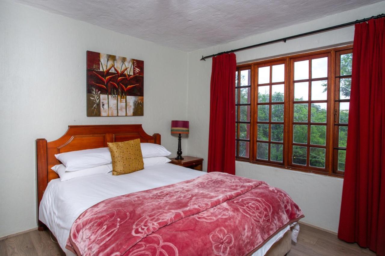 Whispering Pines Country Estate Villa Magaliesburg Buitenkant foto