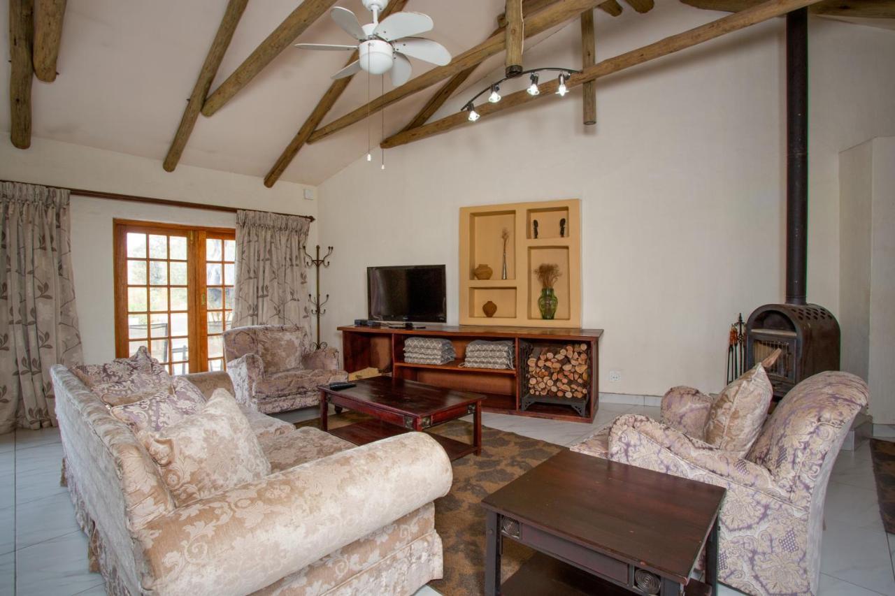 Whispering Pines Country Estate Villa Magaliesburg Buitenkant foto