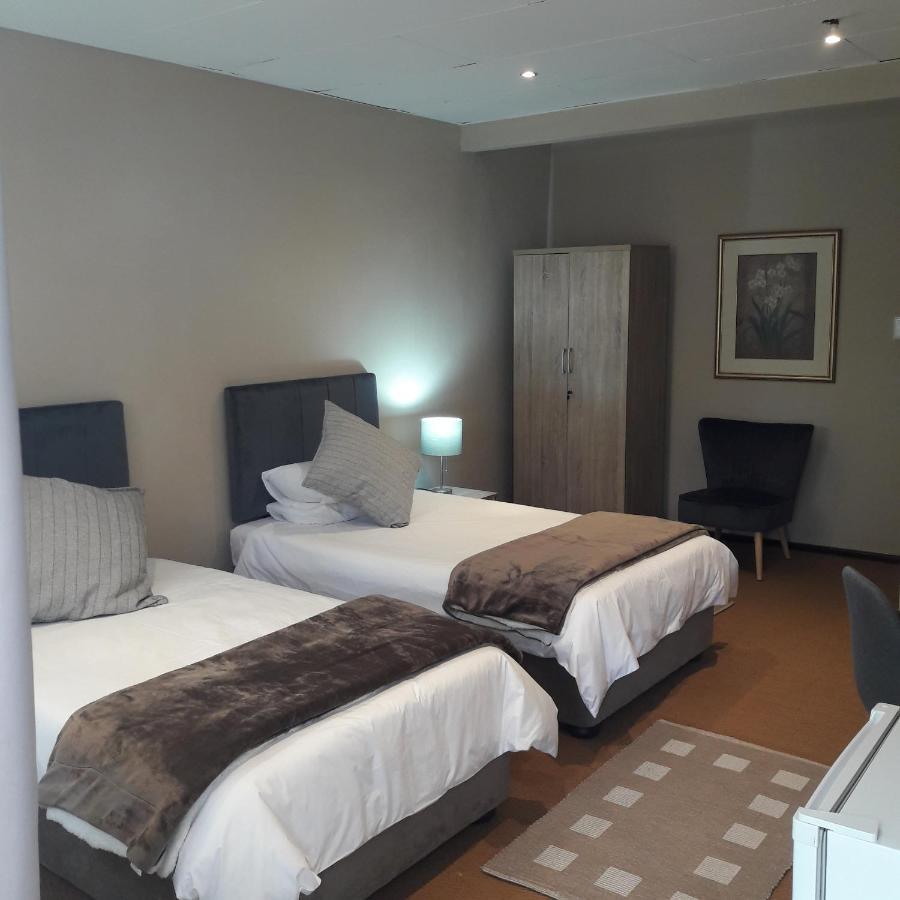 Whispering Pines Country Estate Villa Magaliesburg Buitenkant foto