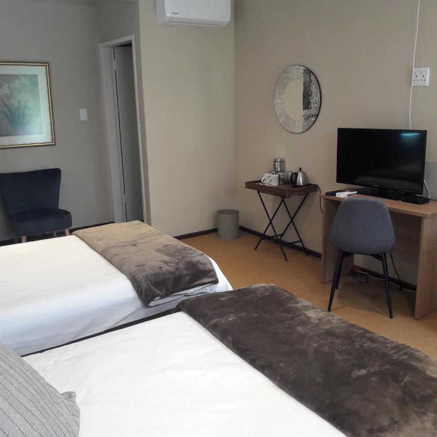 Whispering Pines Country Estate Villa Magaliesburg Buitenkant foto