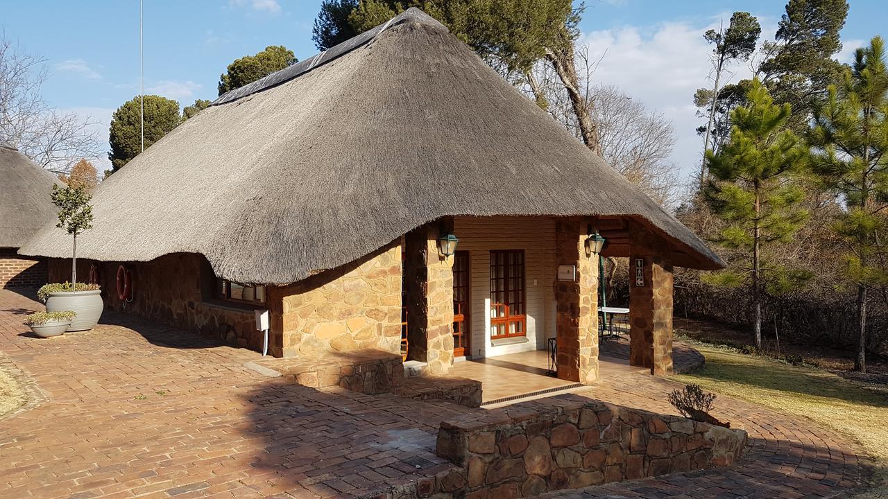 Whispering Pines Country Estate Villa Magaliesburg Buitenkant foto